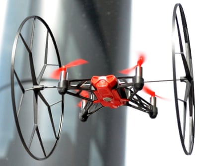 De caravan speer Parrot Minidrone Rolling Spider review: an indoor drone for big kids |  Gadgets | The Guardian
