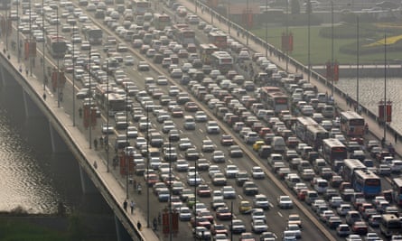 Taiyuan, Shanxi Province, China. Masses of vehicles move slowly to cross Yingze Bridge over Fen River