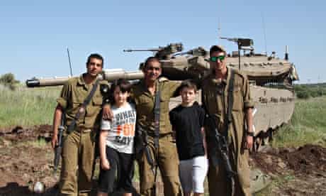 Leo and Frank Helgegren with Israeli tank
