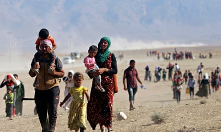 Displaced Yazidis fleeing violence n Sinjar town