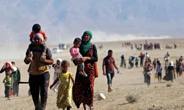 Displaced Yazidis fleeing violence n Sinjar town
