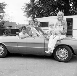 Chelsea’s Peter Bonetti with wife Francis and children Kim, Suzanne, Nicholas and Lisa.