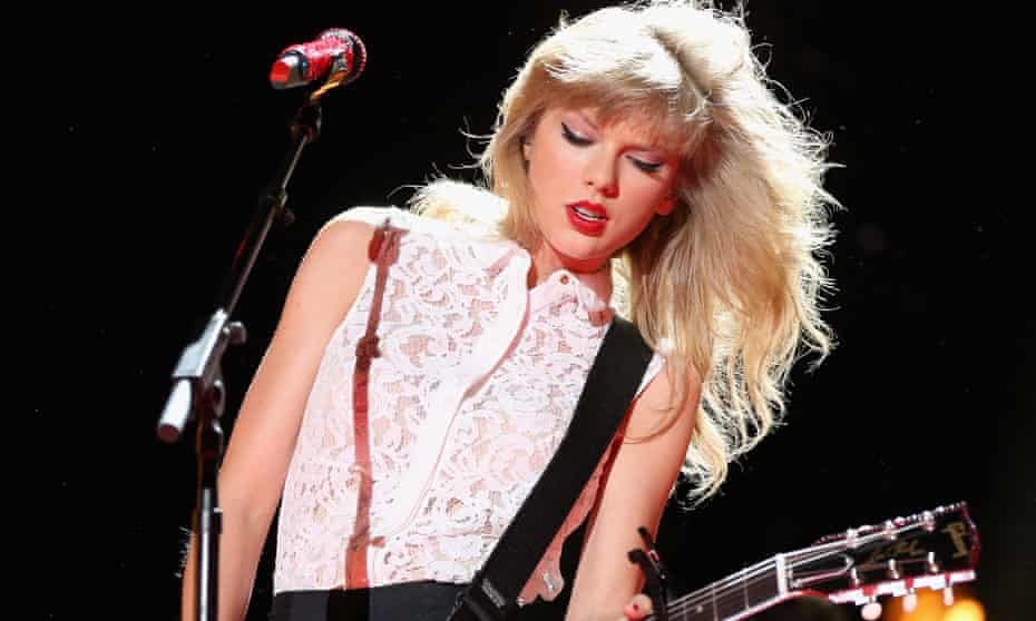 Musician Taylor Swift performs during the 2013 CMA Music Festival on June 6, 2013 in Nashville, Tennessee.