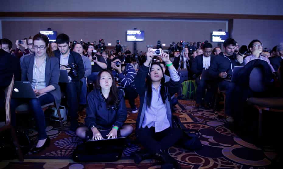 Members of the media use mobile tech at a news conference for Samsung