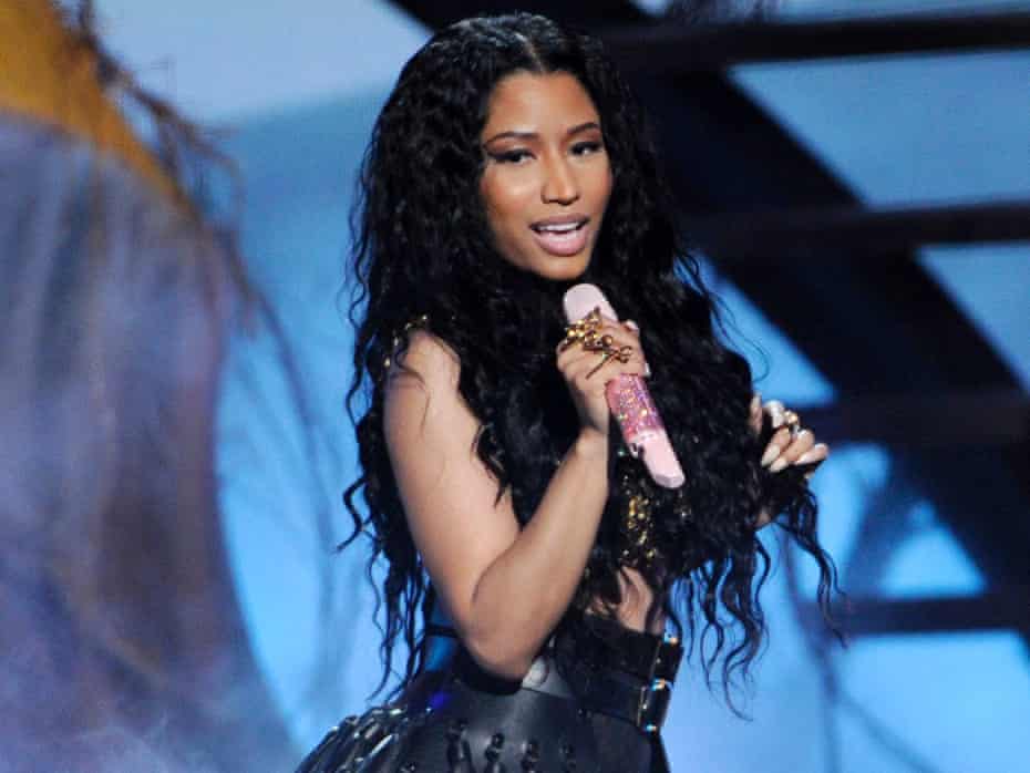 Nicki Minaj sings Anaconda