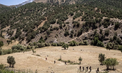 People flee from Isis militants in Roboski, North Kurdistan.