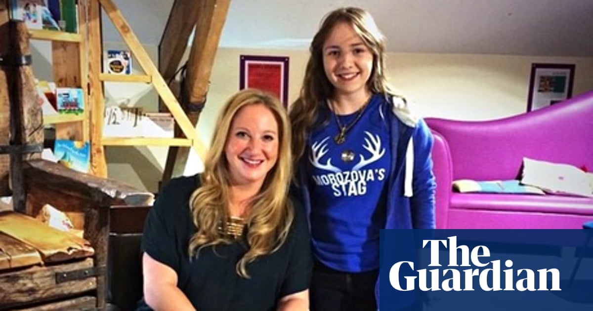 Fangirling Teen Megafan Interviews Leigh Bardugo And Sarah J Maas Children S Books The Guardian Fangirling Teen Megafan Interviews Leigh Bardugo And Sarah J Maas Children S Books The Guardian