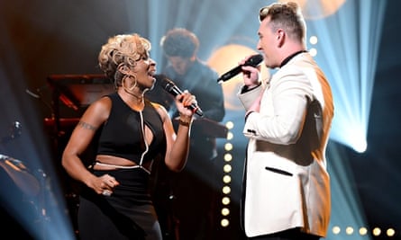 Mary J Blige duets with Sam Smith on Stay With Me for an encore at Smith's show at the Apollo theatr