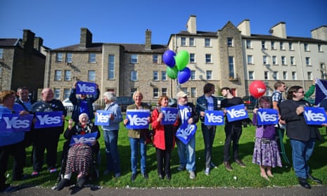 Yes campaigners in Piershill Square, Edinburgh.