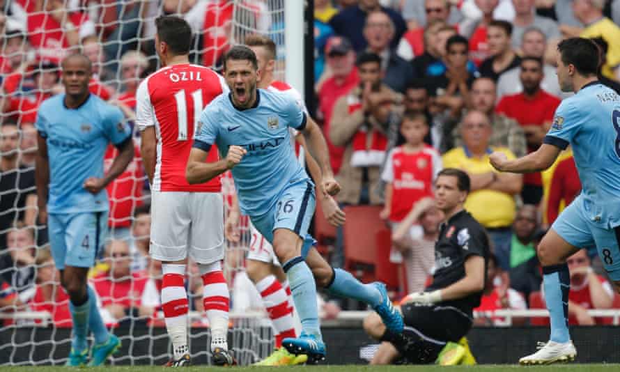 Martín Demichelis celebrates scoring the equaliser for Man City against Arsenal at the Emirates