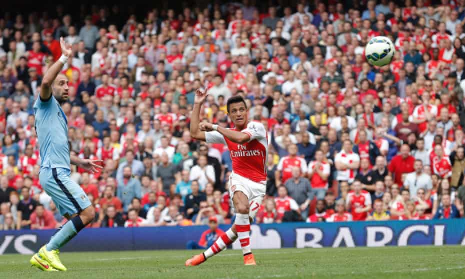 Alexis Sánchez puts Arsenal 2-1 up against Manchester City in the Premier League at the Emirates Stadium.