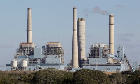 A coal-fired power plant in Texas, whose emissions contribute to climate change. A proposed Texan school text book wrongly says: 'scientists...do not agree on what is causing the [climate] change'