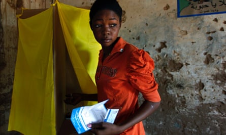 Southern Sudanese woman votes