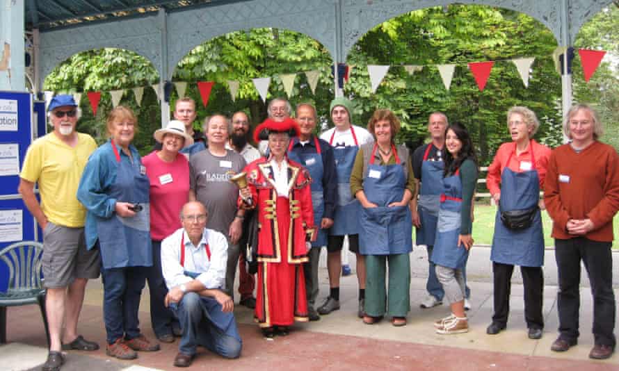 Llandrindod Repair Cafe staff with town cryer