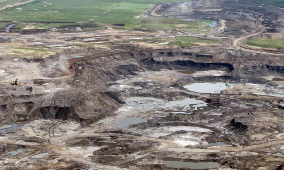 An open cast mine near Fort McMurray, Alberta, Canada, used to extract oil from the Athabasca tar sands fields, which are preventing Canada from reducing its carbon pollution.