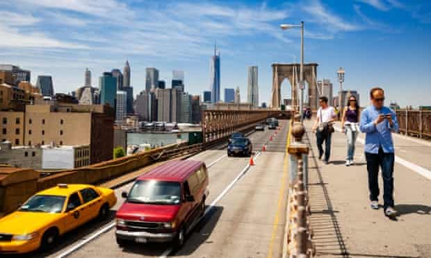 Brooklyn bridge with cars and pedestrians