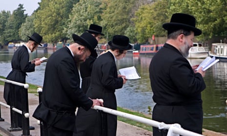 UK - London - Stamford Hill Orthodox Jewish Community - Tashlikh