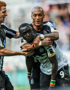 Papiss Cisse (R) of Newcastle celebrates with teammate Yoan Gouffran after scoring.