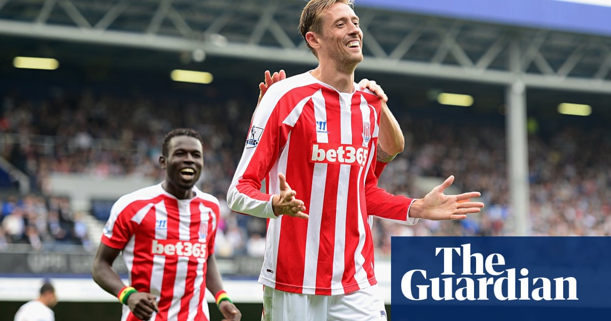 Stoke City Determined To Keep Peter Crouch After Another Skilful Display Premier League The Guardian
