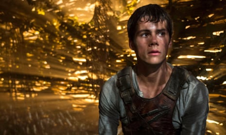 Extra' Hangs Out with 'The Maze Runner' Cast at Universal Studios Hollywood  