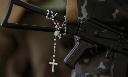 A rosary hangs from a Ukrainian soldier's machine gun near the eastern Ukrainian town of Pervomaysk.
