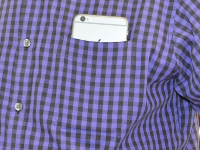 How To Pocket The Iphone 6 And 6 Plus Without Bending Them In Pictures Technology The Guardian