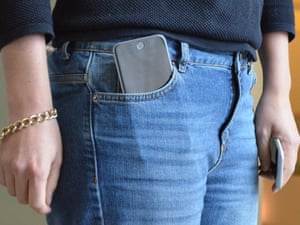 How To Pocket The Iphone 6 And 6 Plus Without Bending Them In Pictures Technology The Guardian