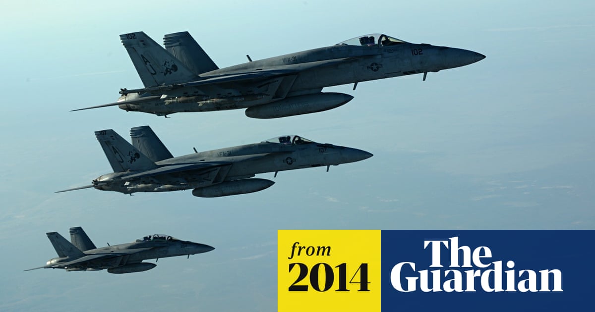 US air strikes target Islamic State oil infrastructure