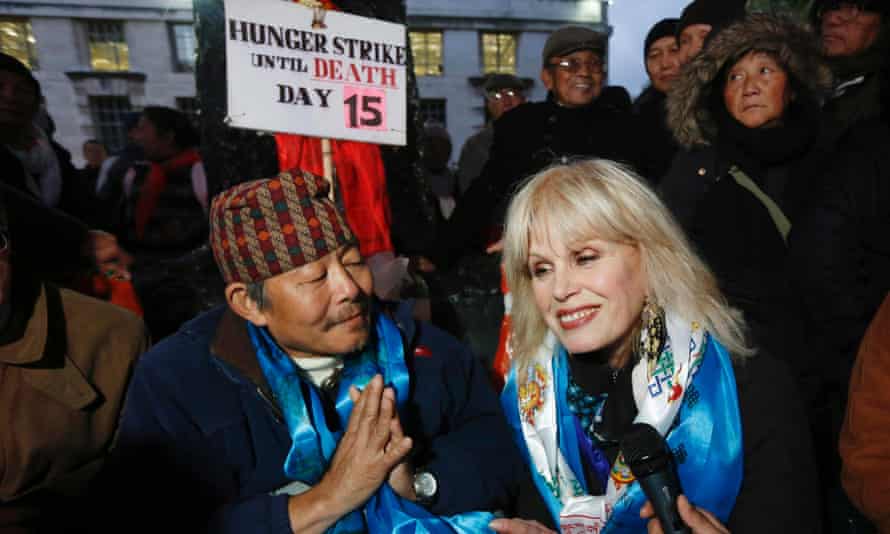 Former Gurkha Gyanraj Raj, a retired warrant officer in the British Army, bows with actress and advocate of Gurkhas' rights, Joanna Lumley after ending his hunger strike, opposite Downing Street in central London November 21, 2013.