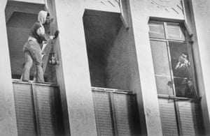 This is a great story more so than a great image, but it’s still well worth a mention. Ali had been passing a high-rise building in 1981 when he noticed a commotion; a man was threatening to commit suicide by jumping from the ninth floor. Ali asked the police officers if he could help and duly coaxed the troubled man down from the ledge.