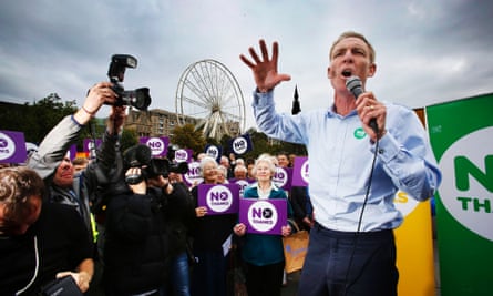 Jim Murphy tries to convince voters in Scotland to decide in favour of the union.
