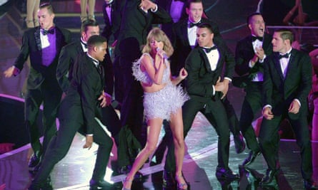 Taylor Swift plays the MTV Video Music Awards