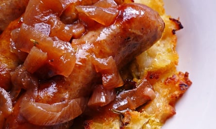 leftover onion recipe: stoemp with sausages and onion gravy