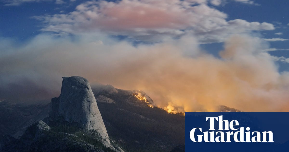 Yosemite National Park wildfire forces evacuation of hikers in