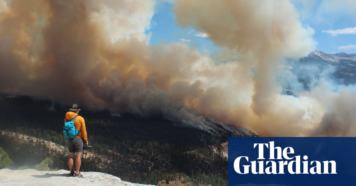 Yosemite National Park wildfire forces evacuation of hikers in