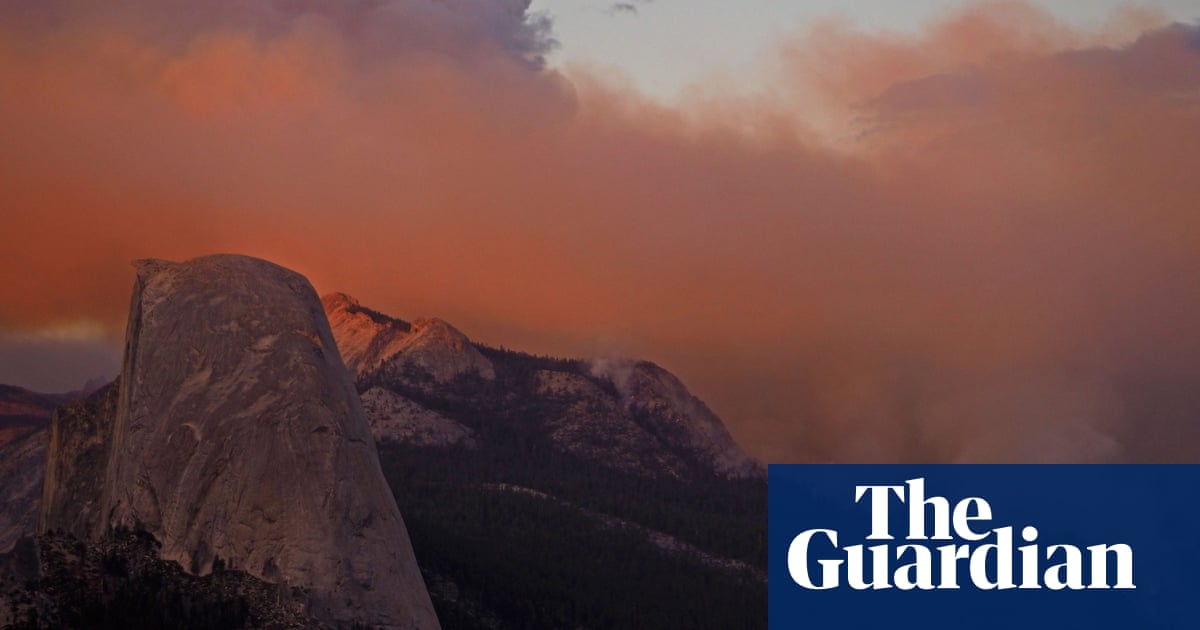Yosemite National Park wildfire forces evacuation of hikers in