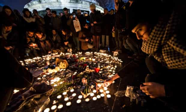 Paris pays tribute to murdered Charlie Hebdo journalists