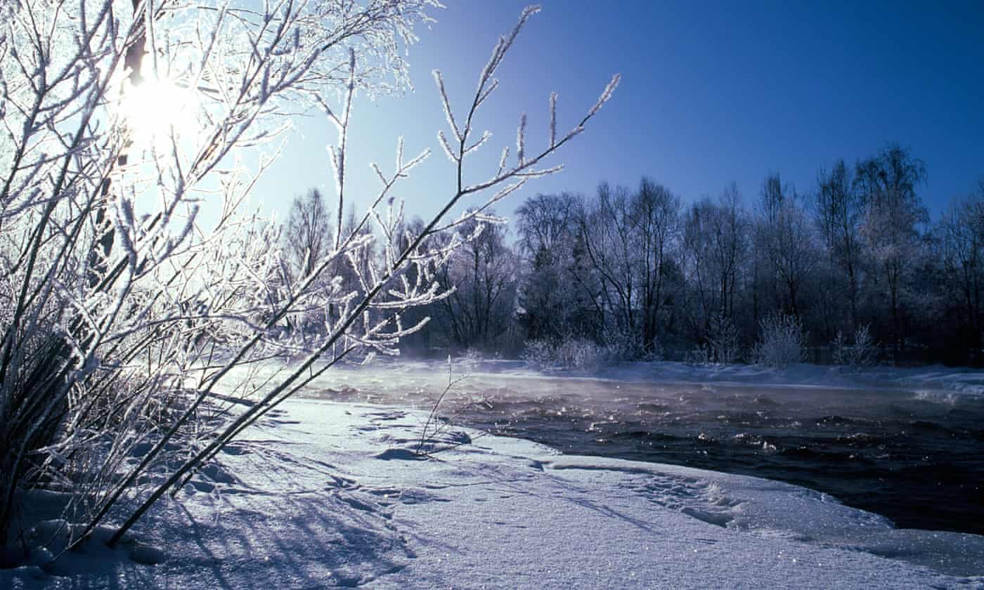 Molecules getting stuck: the strange case of the glass transition temperature