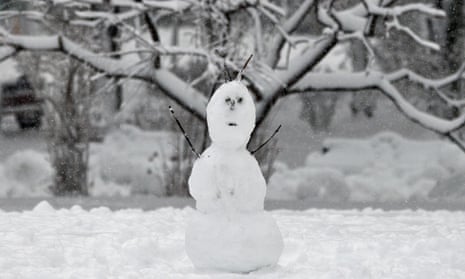 The building of snowmen has been forbidden by a top Saudi cleric.