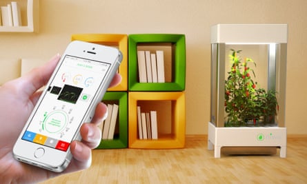 Smartphone-controlled hydroponics system