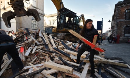 Arne Quinze's 90m-long sculpture was supposed to stand for five years, but it has been torn down after only five weeks.