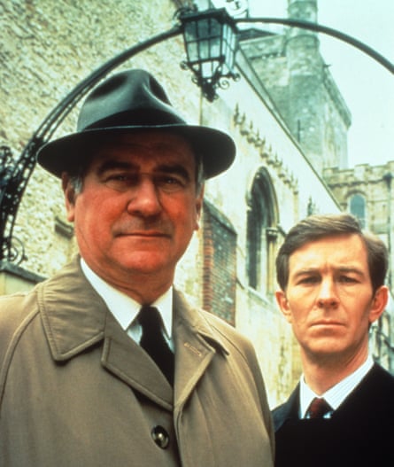 George Baker as Detective Chief Inspector Wexford with Christopher Ravenscroft as Detective Mike Burdon in in The Wexford Mysteries.