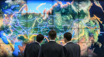 Visitors examine a map of the Russian oil refining factories and oil pumping stations, during the 21st World Petroleum Congress (WPC) in Moscow, Russia, 16 June 2014. The 21st World Petroleum Congress is scheduled for 15 to 19 June 2014, in Moscow.