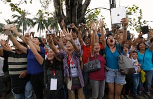People greet Pope Francis in Manila