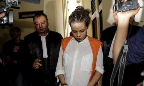 Người phụ nữ bị xét xử trong vụ án giết mẹ ở Bali đệ đơn kiện để được tiếp cận quỹ tín thác | Tin tức thế giới | The Guardian