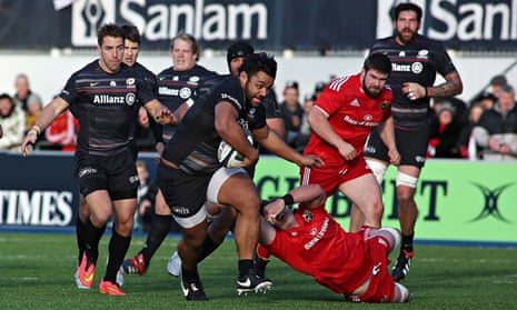 Billy Vunipola of Saracens breaks free from the tackle of Munster's Dave O'Callaghan
