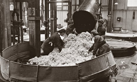 Women working at Gretna munitions factory, Scotland, 1918.