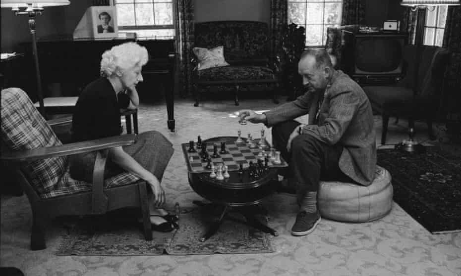 Vladimir Nabokov playing chess with his wife Véra.