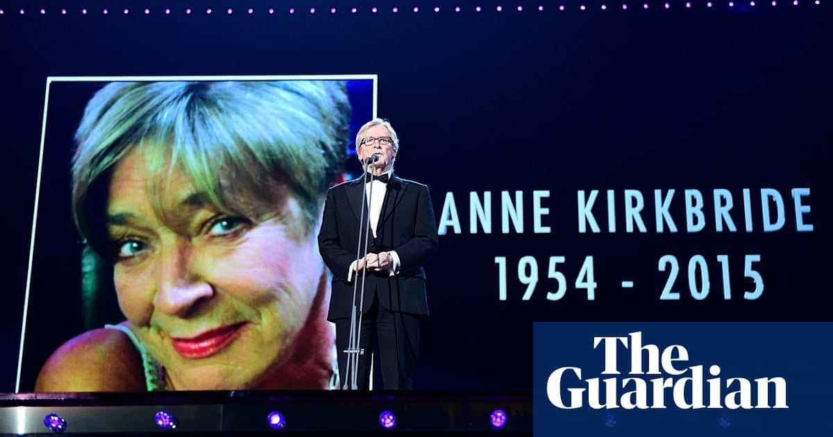 Coronation Street stars lead tributes to Anne Kirkbride at NTAs Television industry The Guardian Coronation Street stars lead tributes to Anne Kirkbride at NTAs Television industry The Guardian