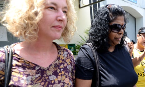 Raji Sukumaran (second left) visits her son Myuran Sukumaran inside Kerobokan prison.